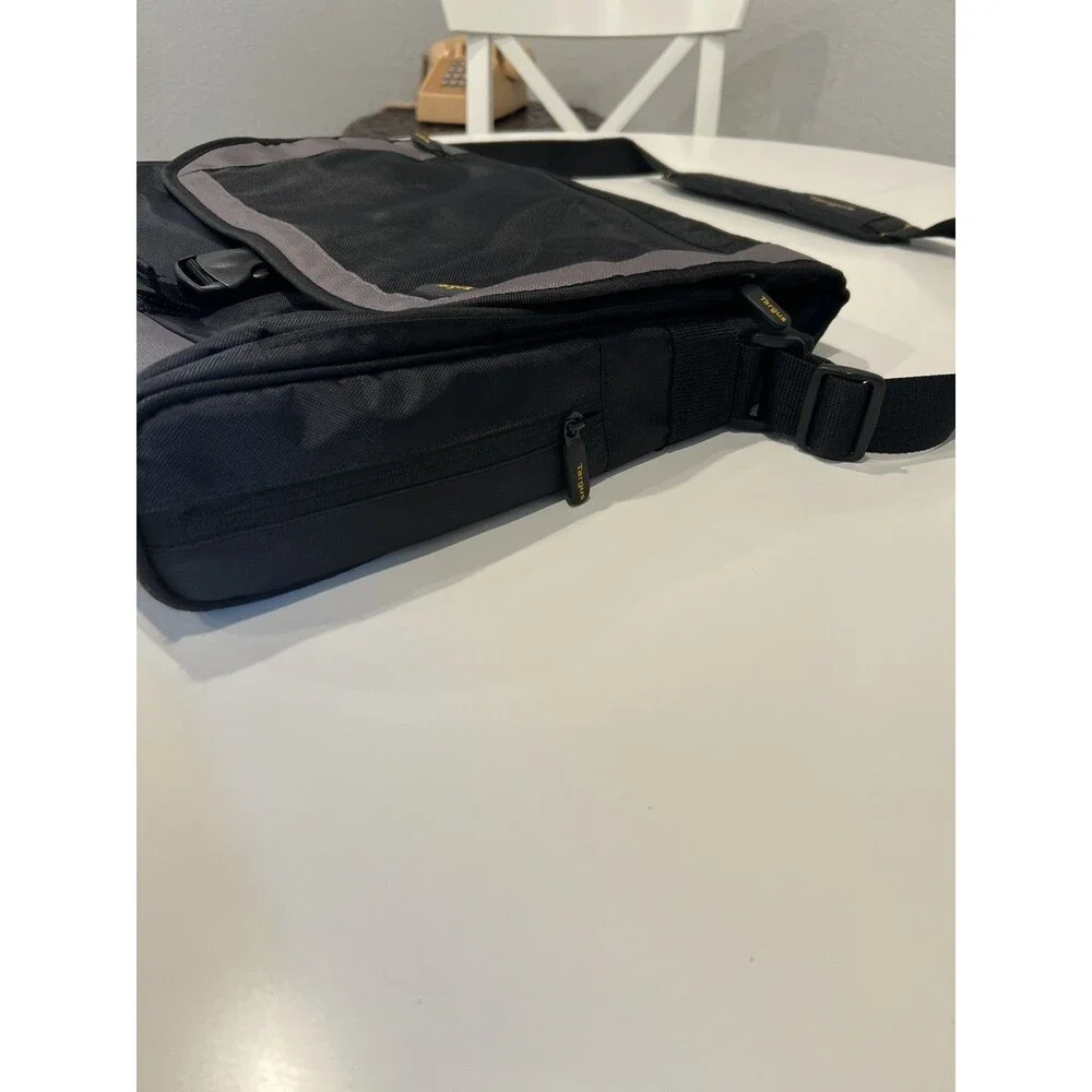 Targus Large Laptop Messenger Bag 17